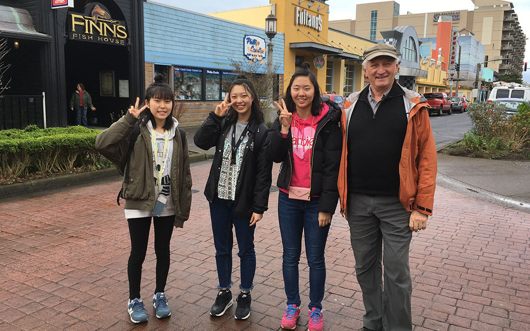 Ayumi, Karin & Ichika with Ron at Seaside (GESCA S.E. 2018)